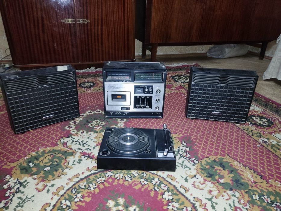 Радиоаппаратура и фото.