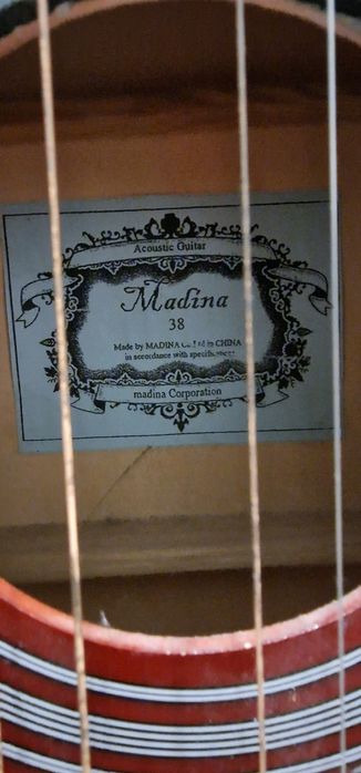 Продам гитару Madina 38