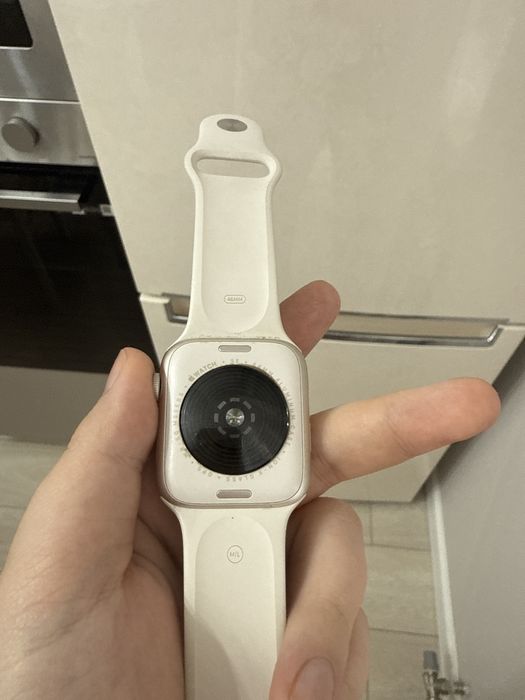 Продам Apple watch SE