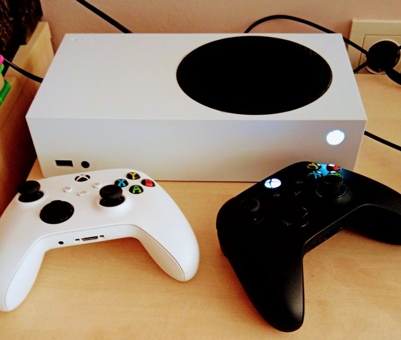 Xbox series S  два контролера