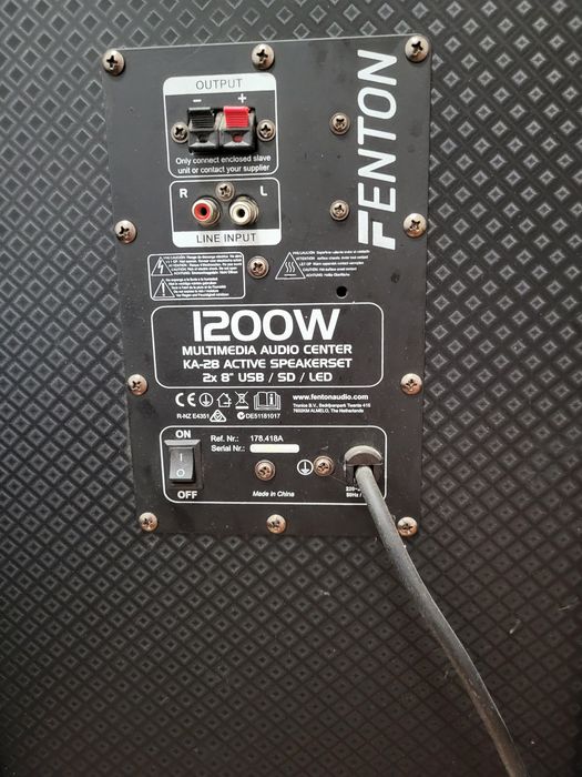 Vând 2 boxe cu bluetooth