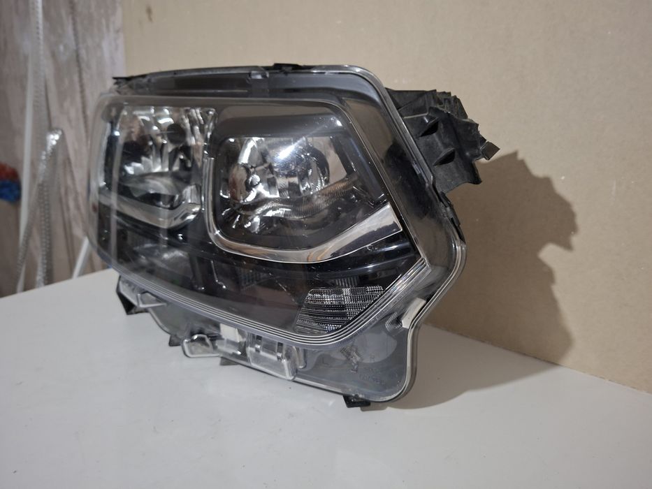 Десен фар Toyota Proace 2020-2024