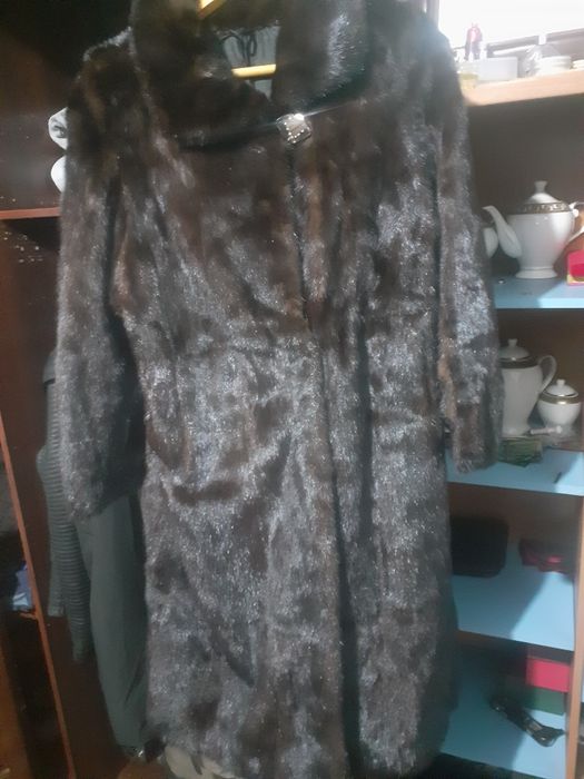 Шуба норк 10т лыжная нов 54р 15т чемодан 60т ун-т 43р 25т бот 41р кож