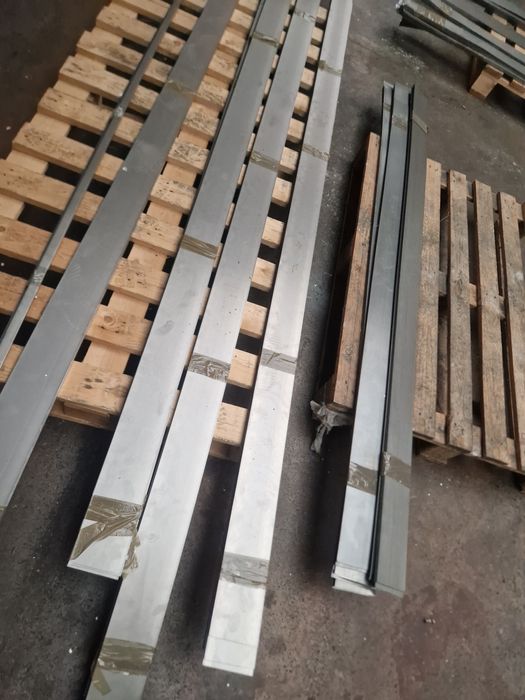 Vand 2 buc tablă de 3000x1500x1,5 si tablă decapată la fășii de 3m,2m,