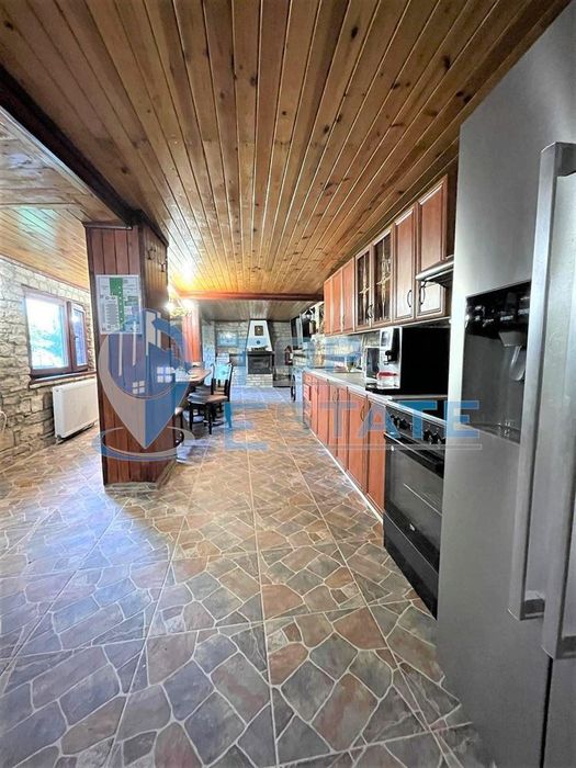 Успешно работеща къща за гости с басейн и отлична репутация в село Ми