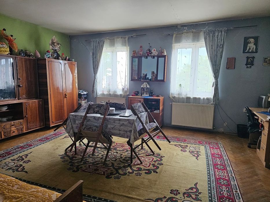 Apartament la casă curte comună