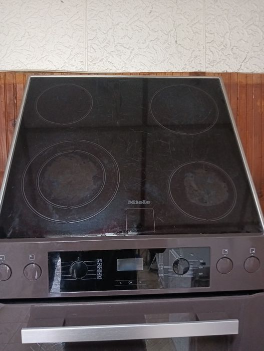 Кафява печка за вграждане с керамичен плот Миеле  Miele 2 год.Гаранция