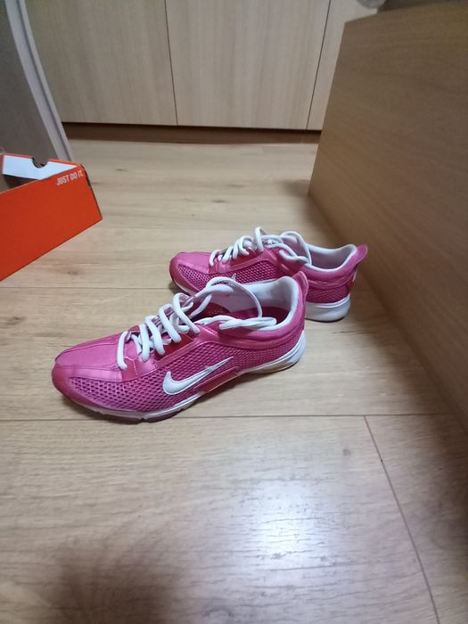 Nike маратонки женски