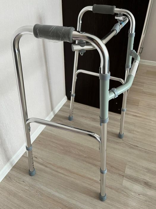 Продам взрослые ходунки