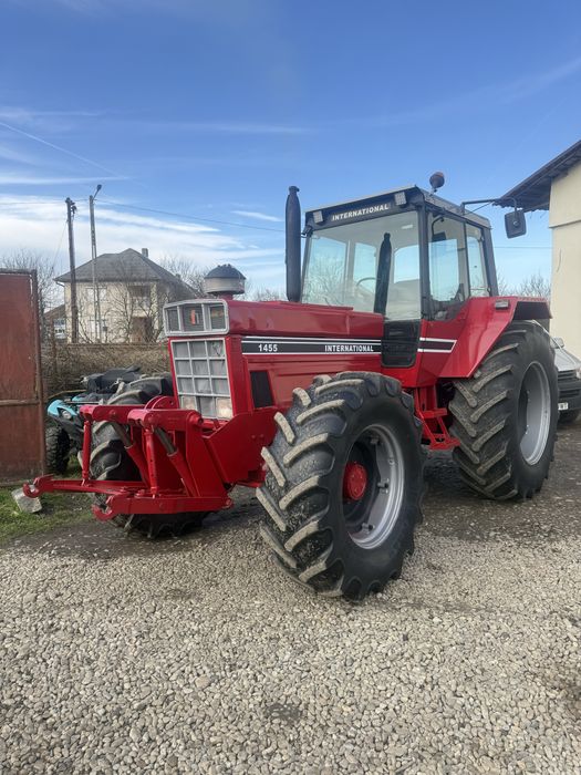 Vand sau schimb tractor International 1455