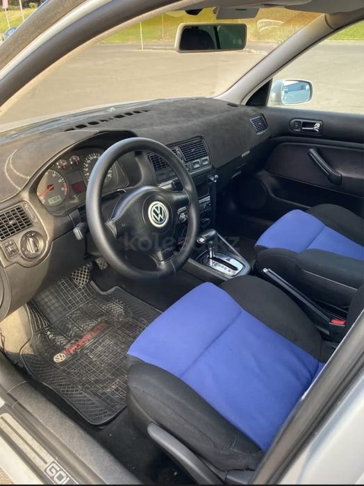 Продам golf 4 jahre объем 2л год 2000