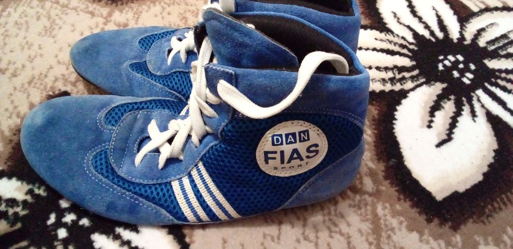 Продаётся борцовки FIAS SPORT