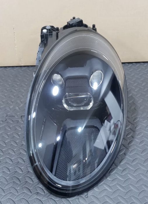 Порше 911 992 GTS Matrix фар ляв