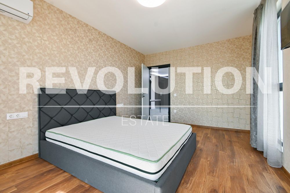 Тристаен апартамент в ж.к. Дружба 2