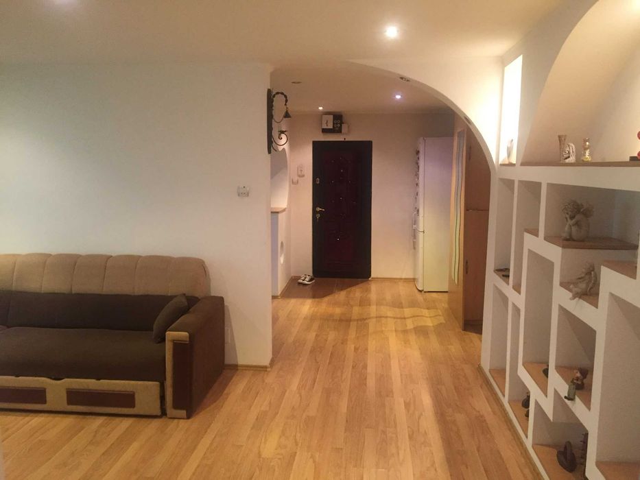 Închiriez apartament cu 2 camere