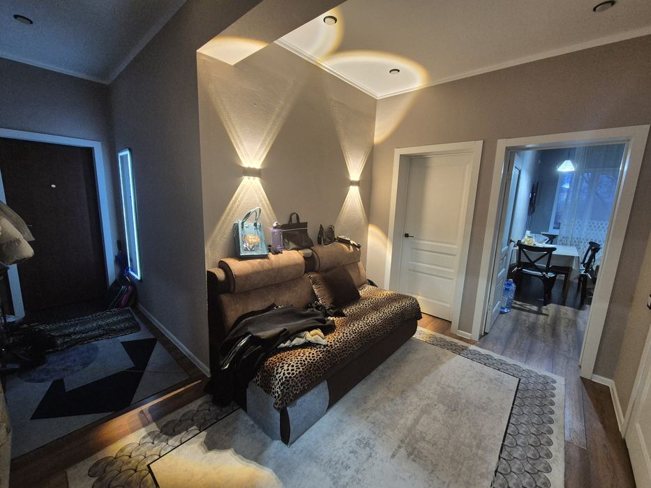 Квартира просторная и тёплая.