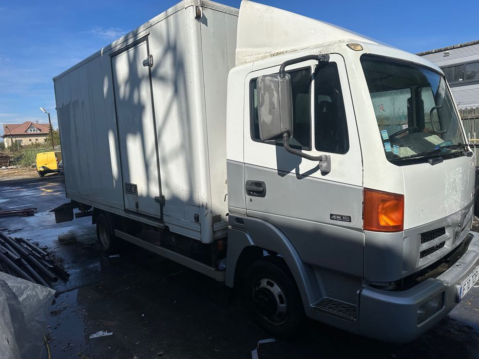 Vând Nissan Atleon 3.0 Diesel, 3,5 tone, dubă închisă cu lift hidraulic – 2004