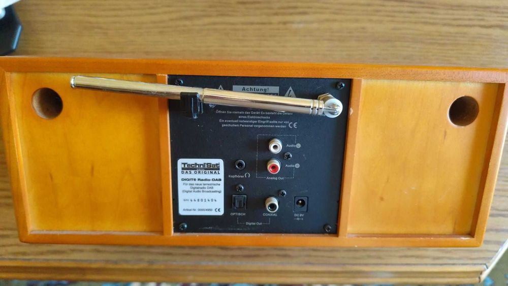 Radio digital TehniSat cu DAB - incinta de lemn !