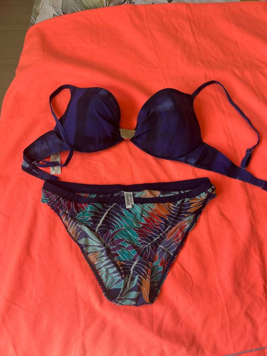 Chantelle , Triumph 34D , 75D,  горнища и долнища М