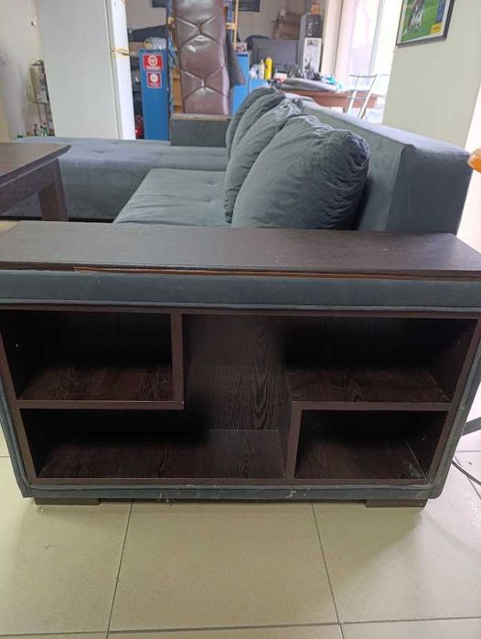 Продавам ъглов диван и разтегателна холна маса