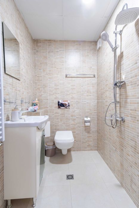 Дава се под наем Двустаен апартамент в Русе, Алеи Възраждане - 65 кв.м за 612 € - Снимка #16