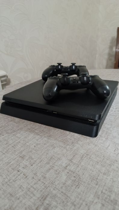ps4 slim + 2 джостика + 3 игры