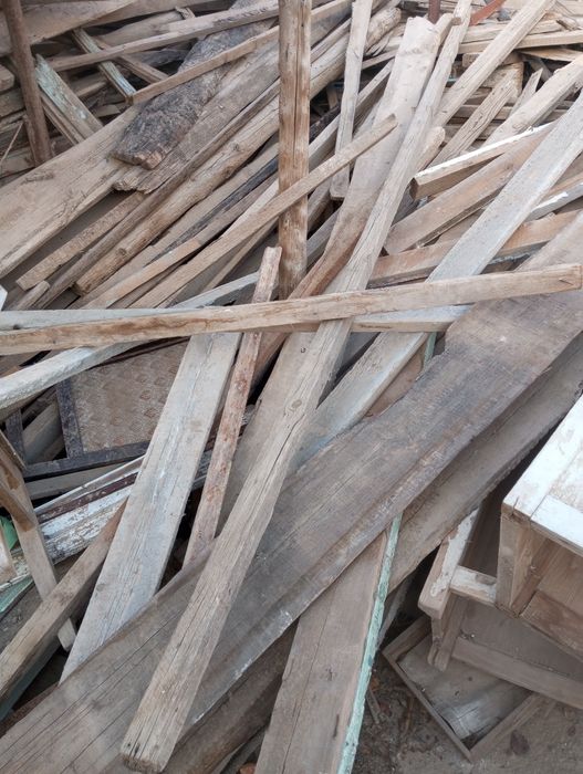 Qurilish mollari eski yoğoch taxtalar