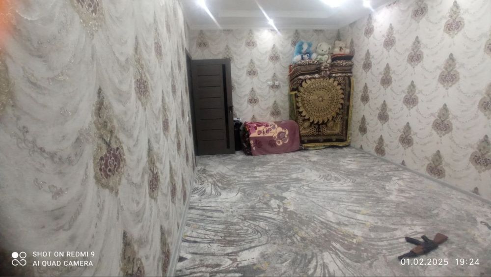 Уй сотилади уч хонали