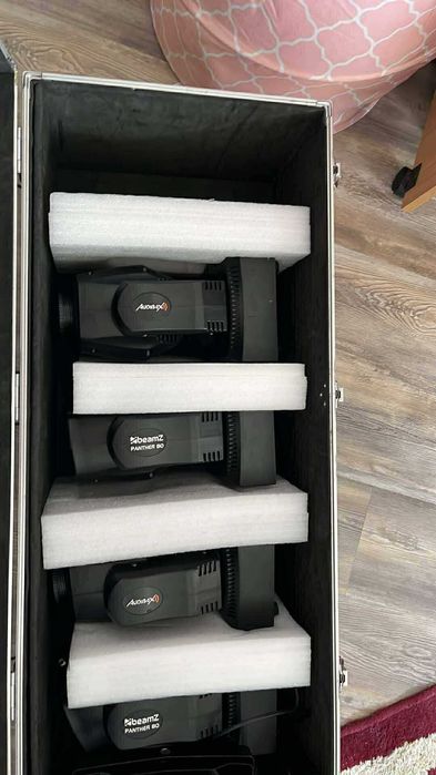 Moving Head /Consola/Cutie transport lumini/se vinde și schela cu 1000