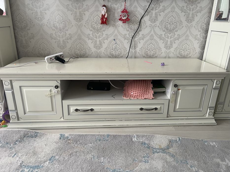 Стенка 2 ветрины + тумба в подарок