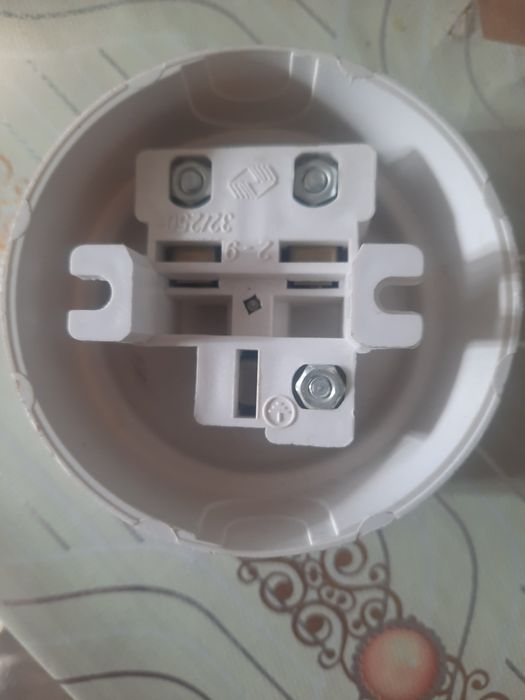 Розетка трехполюсная