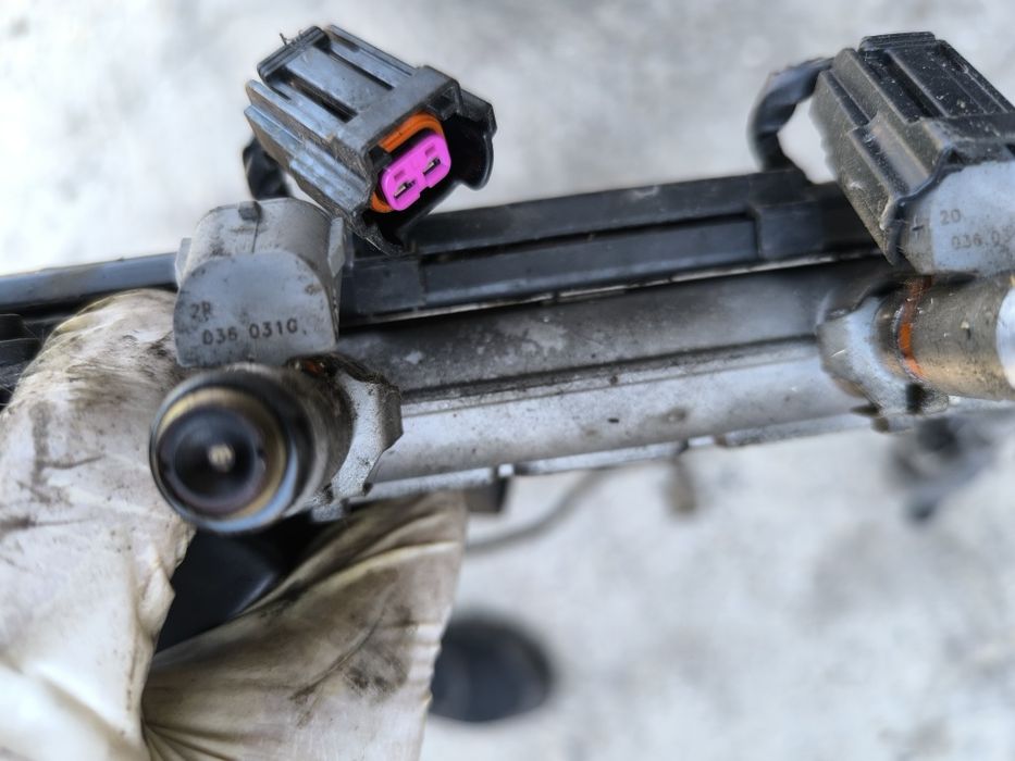 Injectoare / injector 1.4 16v Golf 4 Fabia Bora Octavia 1 Polo 9n