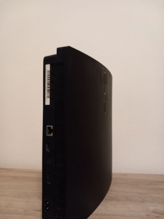 Vând PS 3 SLIM detalii în pv!!!
