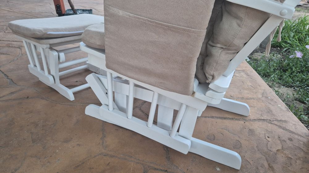 Стол за кърмене.