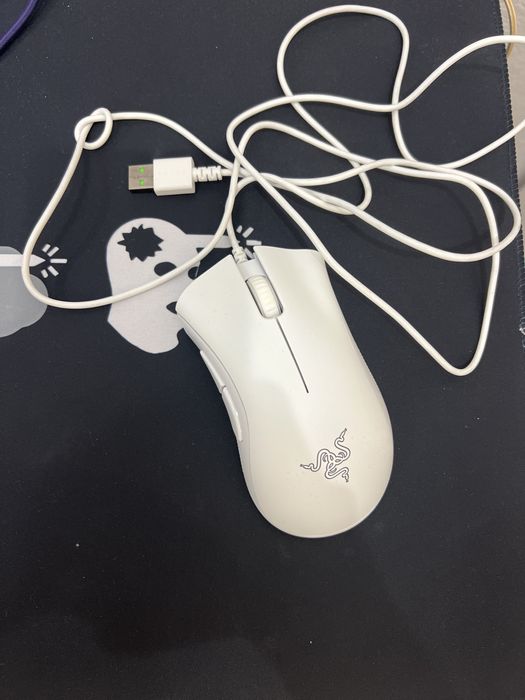Жична мишка на Razor Deathadder Essential