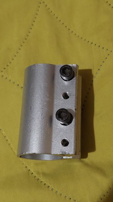 Зажим на трюковой самокат