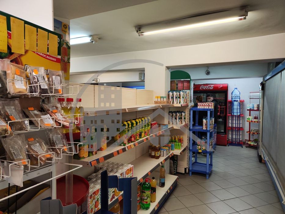 Продава се Магазин в Варна, Лятно кино Тракия - 285 кв.м за 1193 €/кв.м - Снимка #4