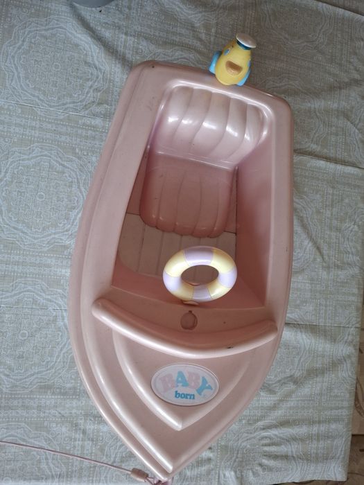 Лодката на Baby born