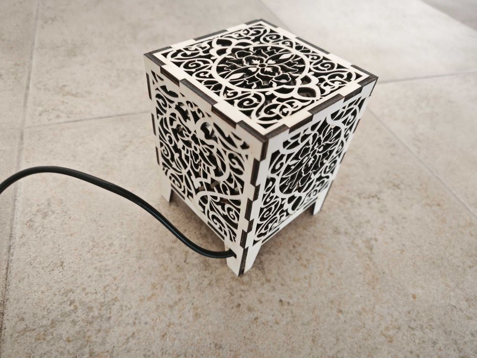 Продавам малка нощна LED лампа