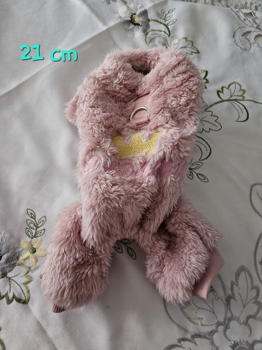 Hăinuțe călduroase pentru catei mici