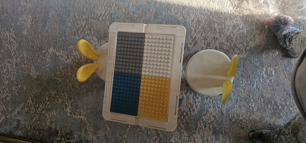 Детский стол с конструктором, 2 стула