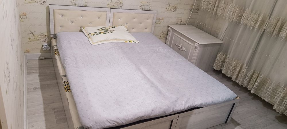 Не Маклер!!! Продаётся 5-комнатня квартира в хорошем в удомном районе