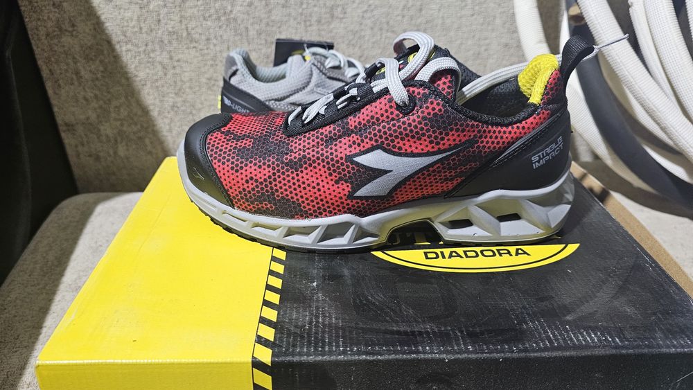 Diadora  bocanci plasa nr 39   nr 40  Nr 47