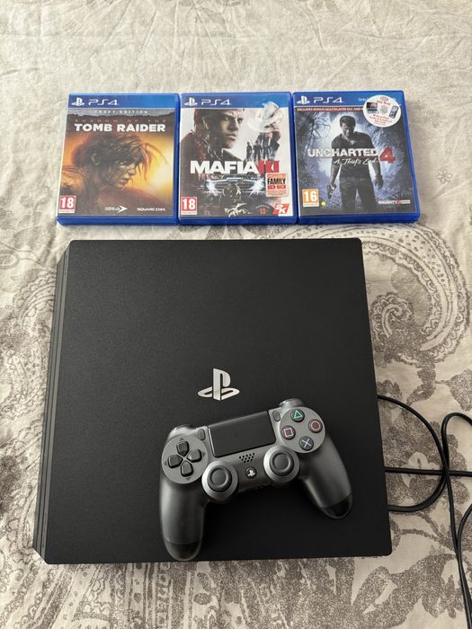 Ps4 Pro 1TB + 3 игри