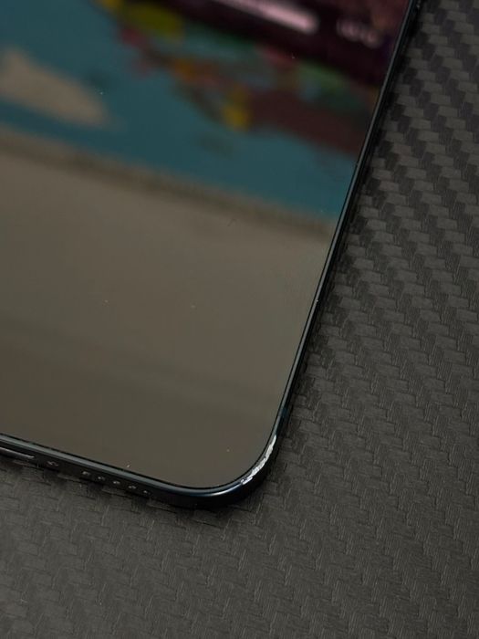 iPhone 13 simplu alabstru inchis