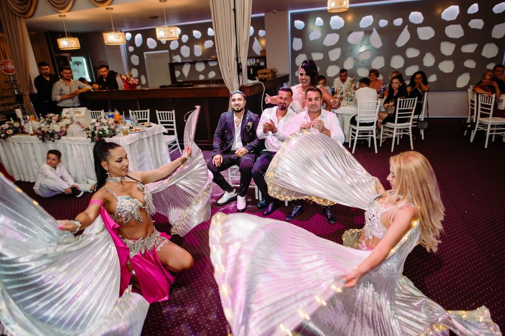 Dansatoare oriental bellydance din buric si dansuri țigănești