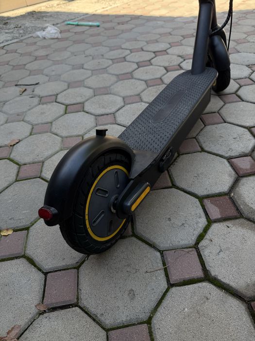 Электросамокат ninebot