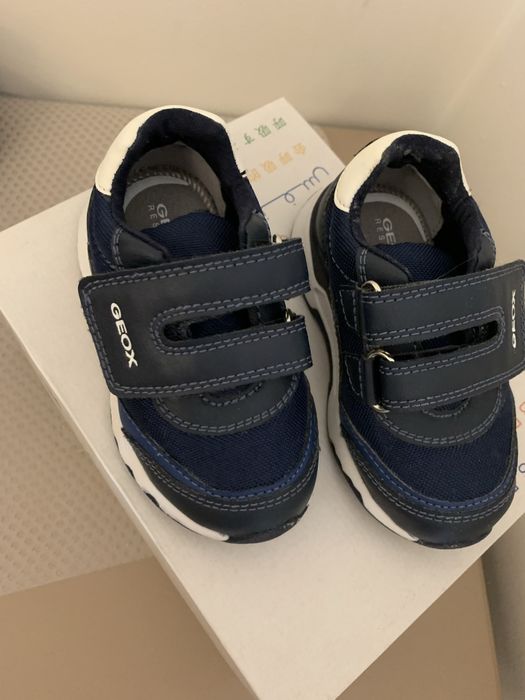 Продам детские кроссовки 22 р