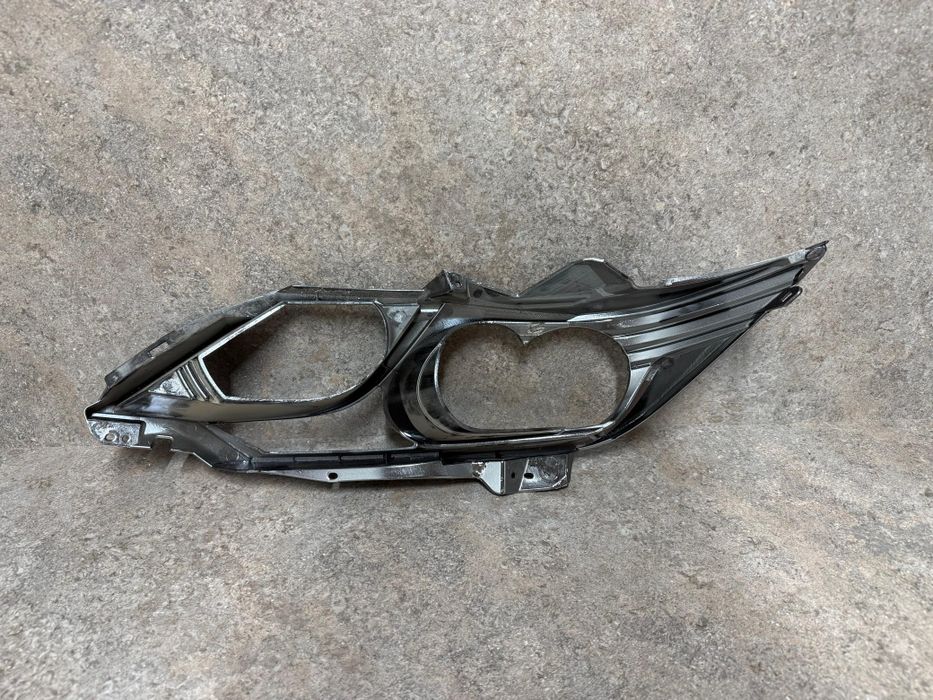 Запчасть на фару camry