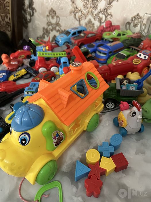 Игрушки машинки отдам за 35 сумов за все